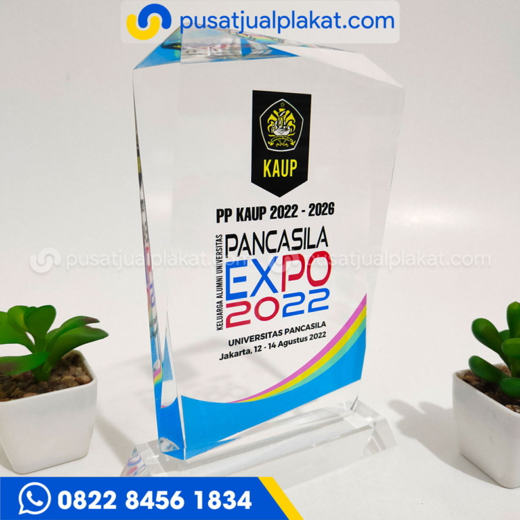 Plakat Alumni Universitas Pancasila