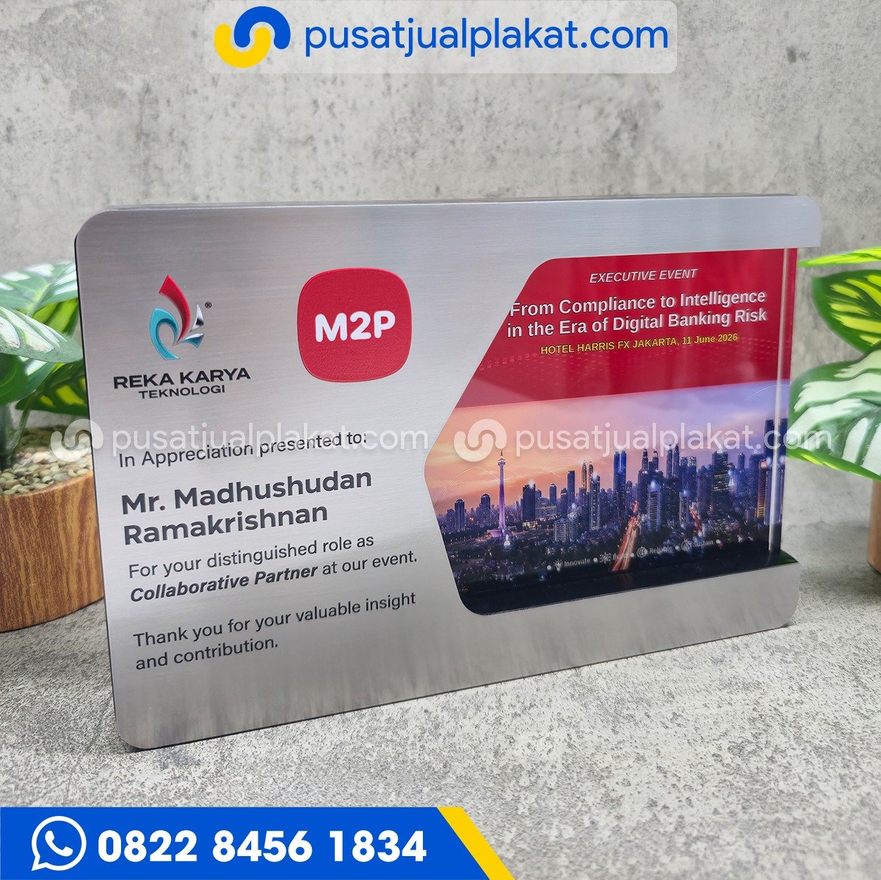 Plakat Custom Reka Karya Teknologi Profesional dan Eksklusif