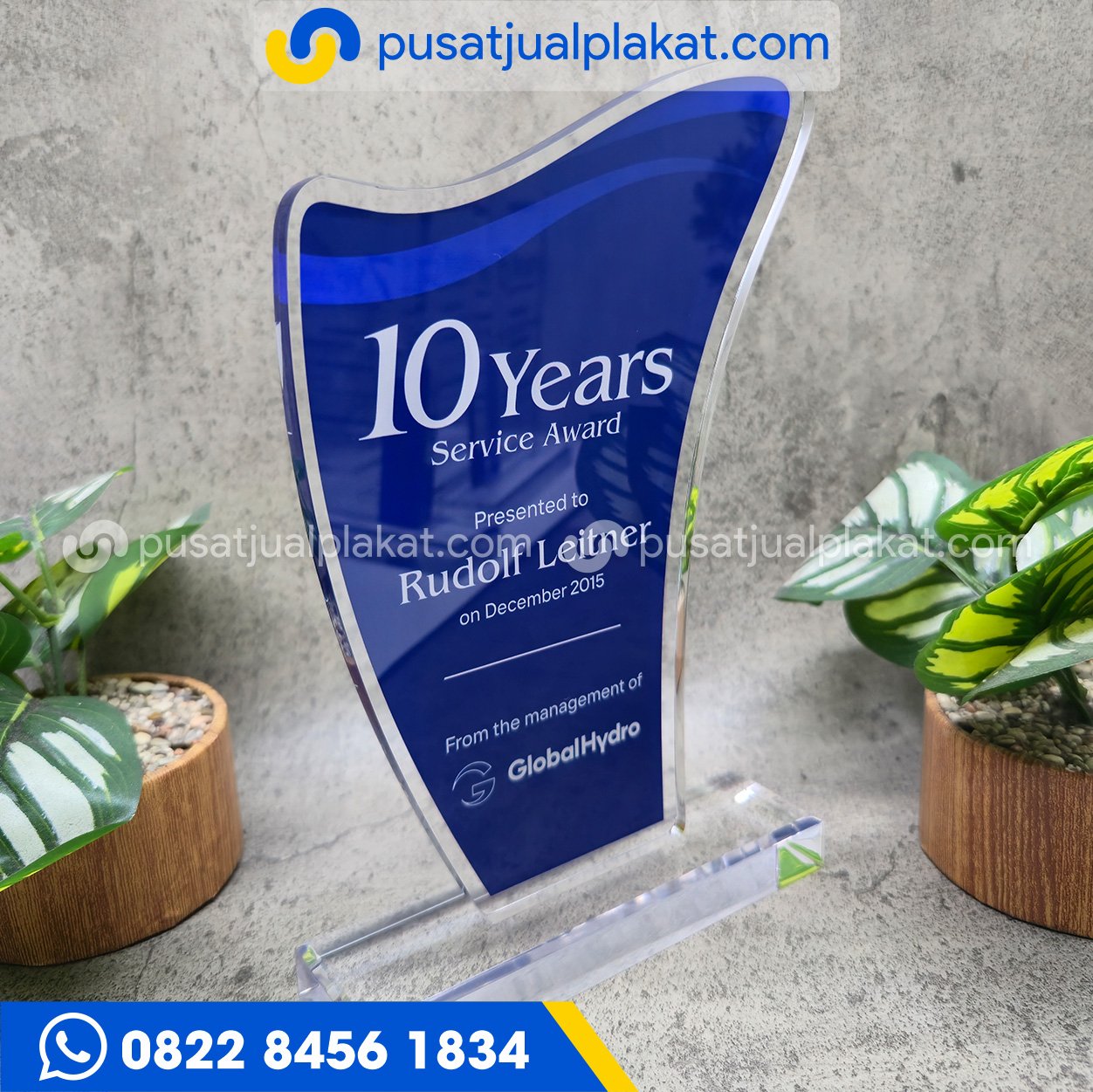 Jual Plakat Akrilik Masa Kerja Custom Profesional dan Eksklusif